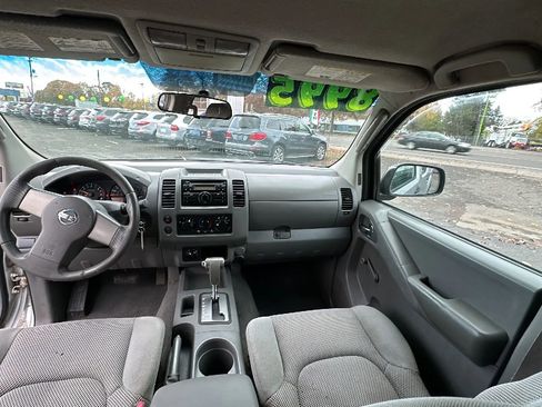 Used 2008 Nissan Frontier SE w/ Tow Hitch Pkg image 11