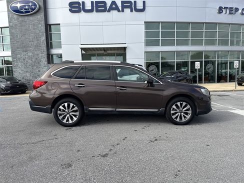 Used 2019 Subaru Outback 2.5i Touring w/ Popular Package #3A image 9