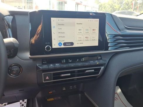 Used 2025 Toyota Camry SE w/ Convenience Package FWD image 17