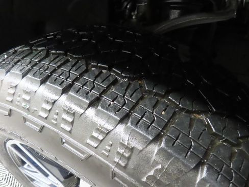 Used 2025 GMC Sierra 1500 AT4 w/ AT4 Premium Package AWD/4WD image 11