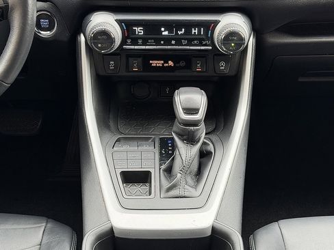 Used 2021 Toyota RAV4 XLE Premium image 14