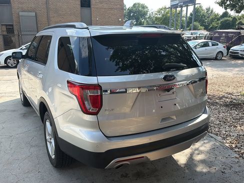 Used 2016 Ford Explorer XLT AWD/4WD image 3