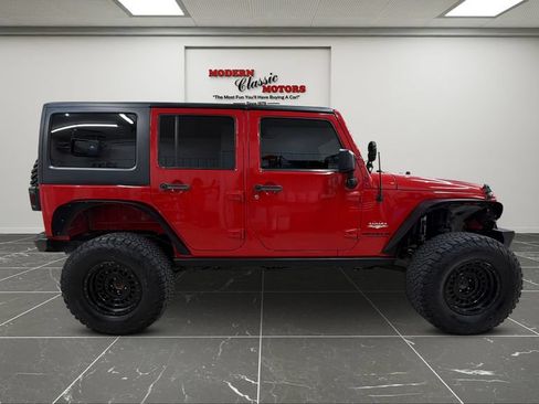 Used 2014 Jeep Wrangler Unlimited Sahara w/ Max Tow Package AWD/4WD image 6