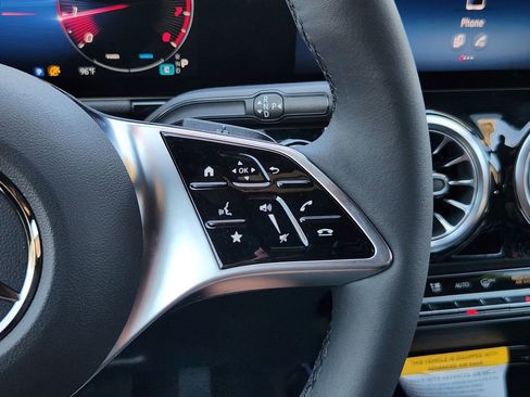 Used 2026 Mercedes-Benz GLA 250 4MATIC image 27