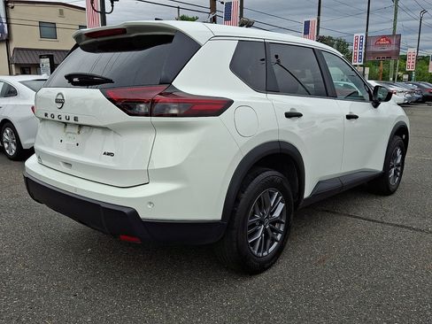 Used 2024 Nissan Rogue S AWD/4WD image 4