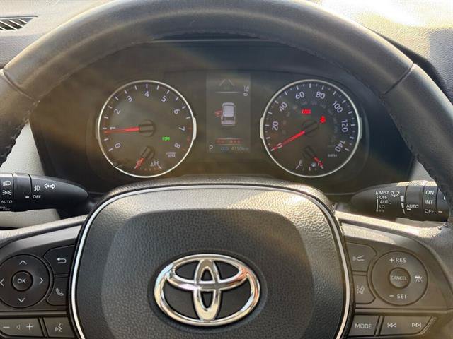 Used 2021 Toyota RAV4 XLE Premium FWD image 16