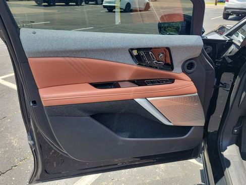 Certified 2025 Cadillac Optiq Luxury 2 AWD/4WD image 17