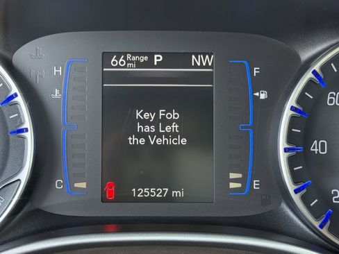 Used 2017 Chrysler Pacifica Touring-L image 14