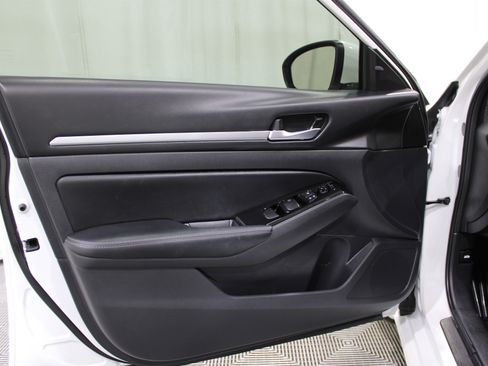 Used 2025 Nissan Altima 2.5 SL image 6