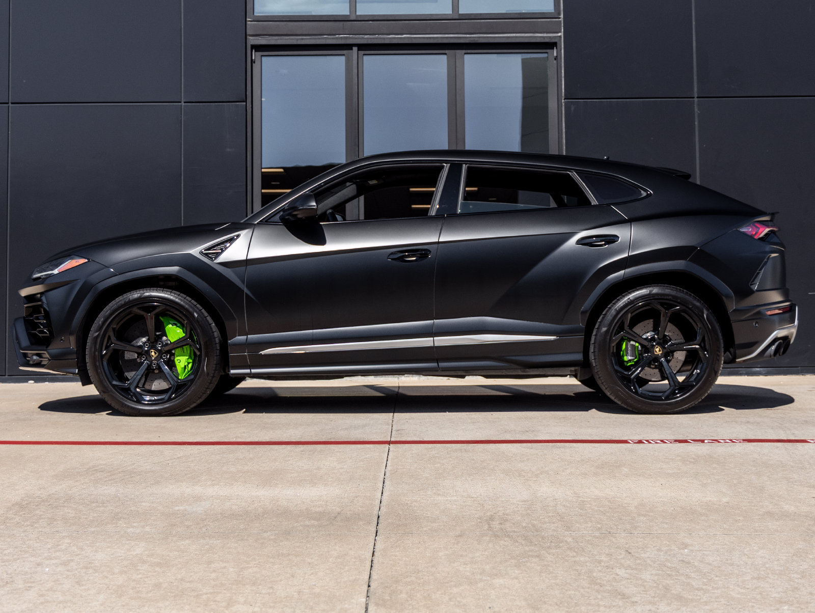 Used 2021 Lamborghini Urus AWD/4WD image 9
