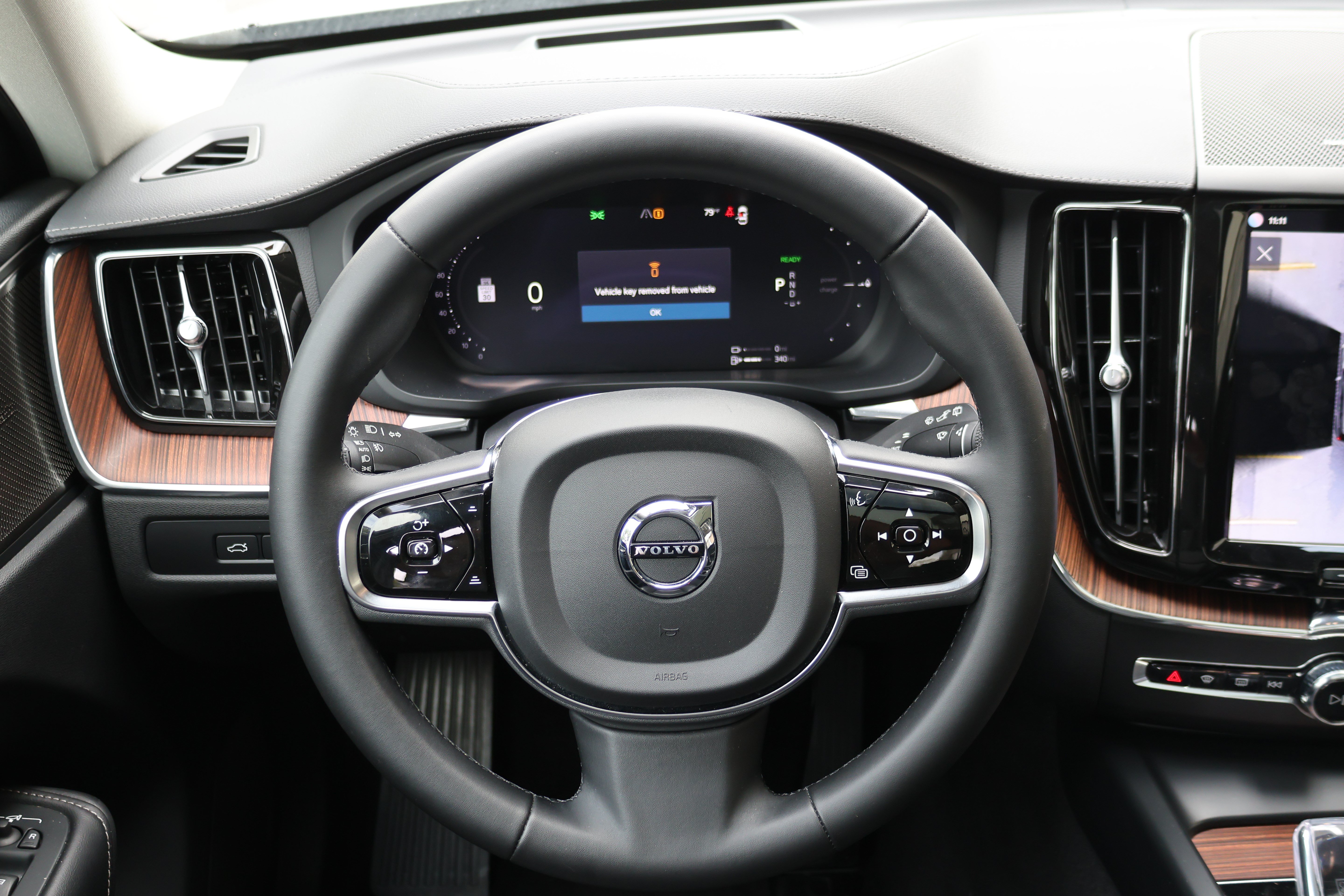 Used 2024 Volvo XC60 T8 Ultimate AWD/4WD image 25