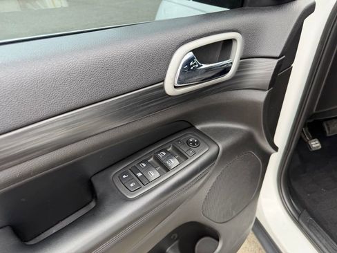 Used 2020 Jeep Grand Cherokee Laredo RWD image 13