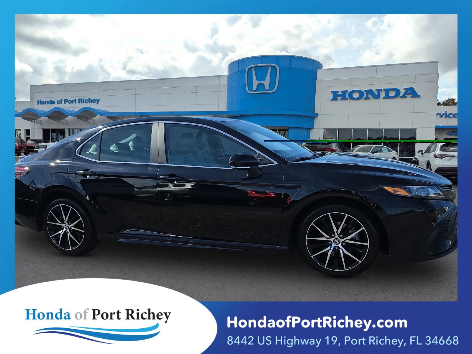 Used 2021 Toyota Camry SE FWD image 1