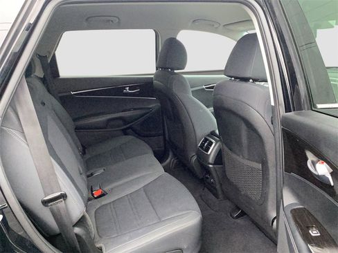 Used 2020 Kia Sorento LX image 19