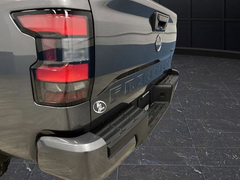 Used 2022 Nissan Frontier SV image 31