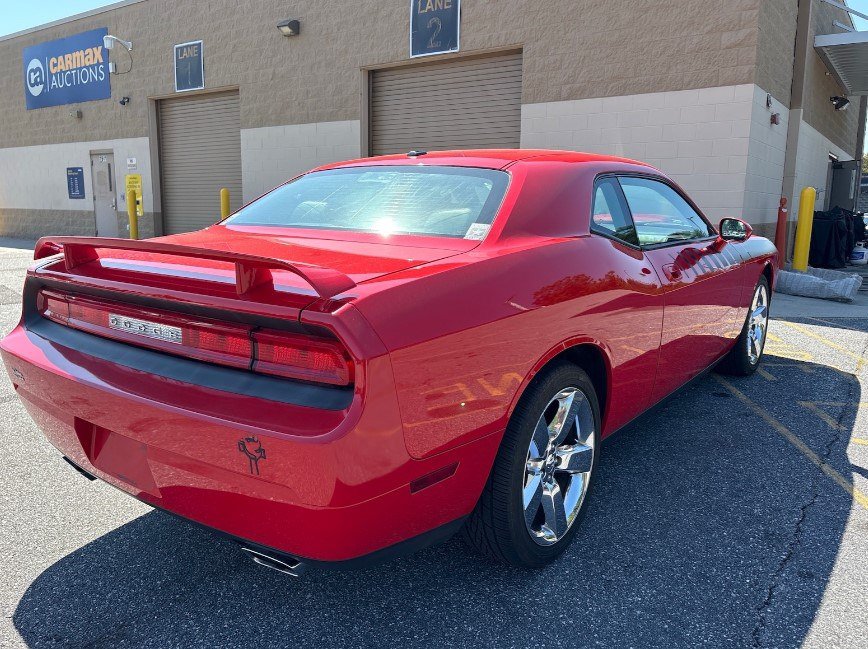 Used 2010 Dodge Challenger R/T RWD image 2