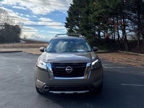 Used 2024 Nissan Pathfinder Platinum image 2