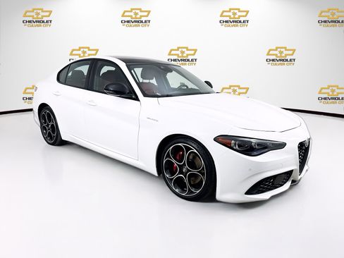 Used 2024 Alfa Romeo Giulia Veloce RWD image 1