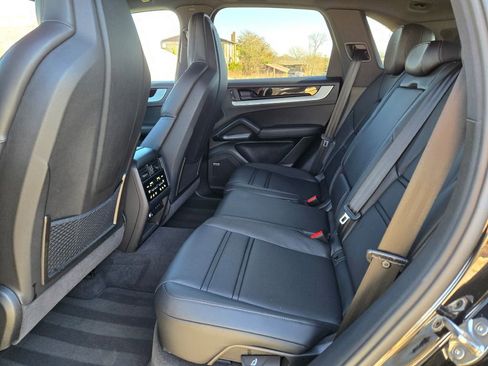 Certified 2025 Porsche Cayenne image 34