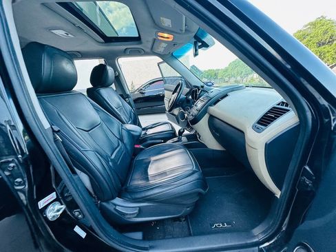 Used 2013 Kia Soul ! FWD image 24