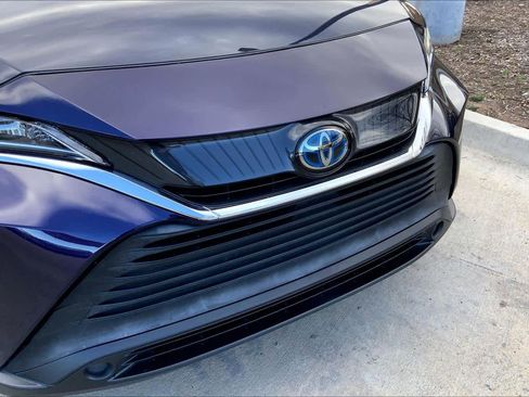 Used 2022 Toyota Venza LE image 31