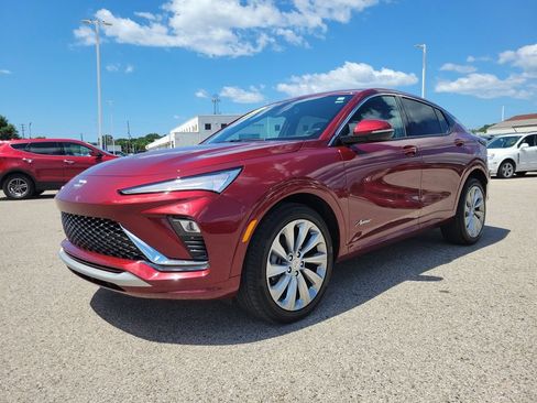 Certified 2025 Buick Envista Avenir FWD image 2