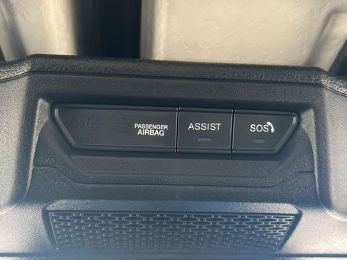 Used 2024 Jeep Gladiator Sport AWD/4WD image 17