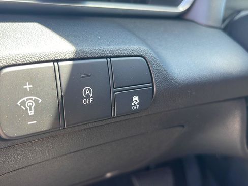Used 2026 Hyundai Elantra SE FWD image 24