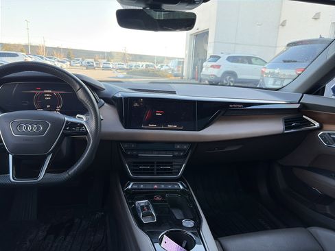 Used 2022 Audi e-tron GT Prestige image 17