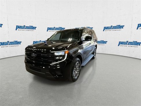 New 2025 Ford Expedition Active image 4