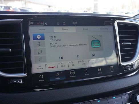 Used 2023 Chrysler Pacifica Touring-L image 42