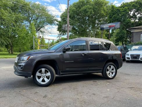 Used 2014 Jeep Compass Latitude AWD/4WD image 5