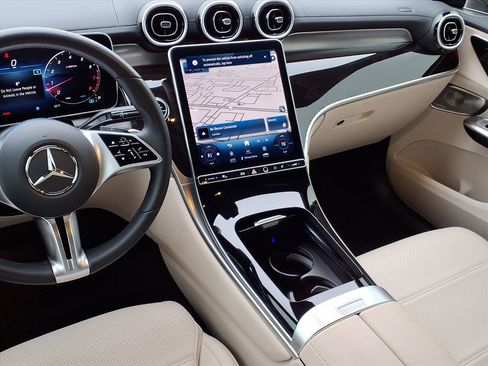 Used 2024 Mercedes-Benz GLC 300 4MATIC image 5