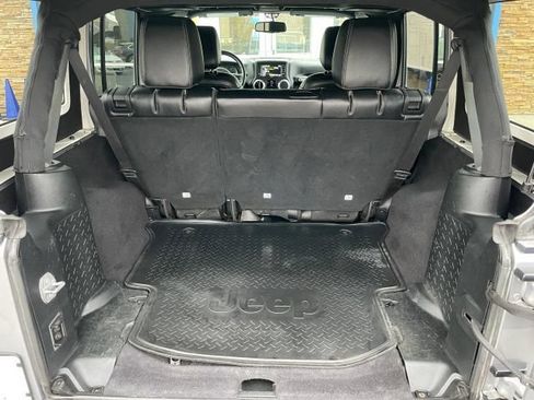 Used 2017 Jeep Wrangler Unlimited Rubicon w/ Connectivity Group AWD/4WD image 39
