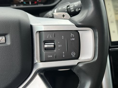 Used 2024 Land Rover Discovery S AWD/4WD image 17