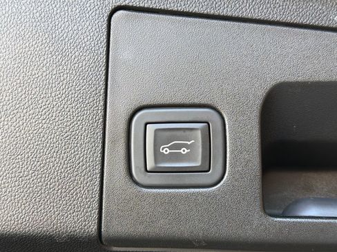 Used 2025 Cadillac XT4 Premium Luxury FWD image 36