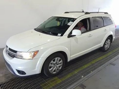 Used 2019 Dodge Journey SE FWD image 1