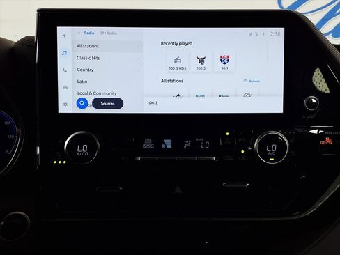 Used 2024 Toyota Highlander Platinum image 23