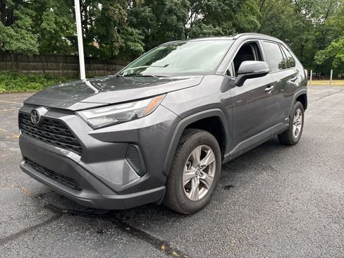Used 2025 Toyota RAV4 XLE AWD/4WD image 1