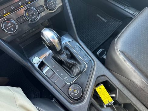 Certified 2021 Volkswagen Tiguan SE R-Line image 27