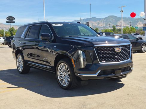 Used 2025 Cadillac Escalade Premium Luxury AWD/4WD image 7