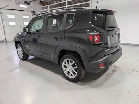Used 2023 Jeep Renegade Latitude w/ Premium Group image 8