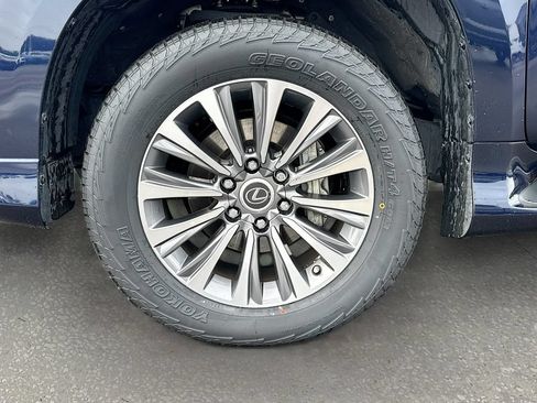Used 2023 Lexus GX 460 Luxury w/ Accessory Package AWD/4WD image 34