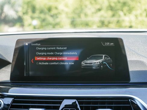 Used 2019 BMW 530e w/ M Sport Package image 20