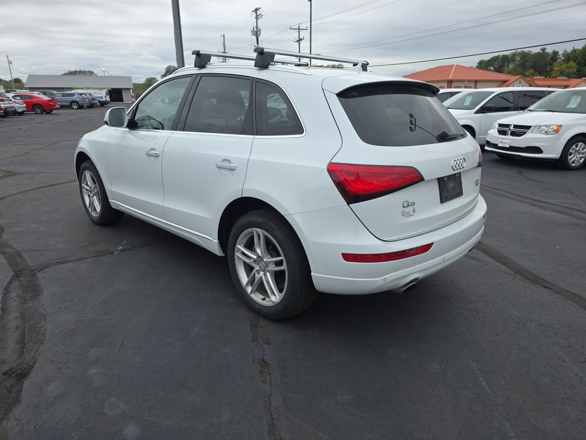 Used 2017 Audi Q5 2.0T Premium Plus w/ Technology Package AWD/4WD image 3