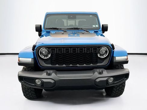 Used 2024 Jeep Gladiator Sport AWD/4WD image 3