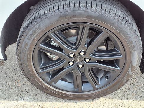 Used 2024 Ford Edge ST-Line image 9