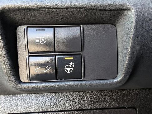 Used 2025 Toyota Highlander XLE AWD/4WD image 23