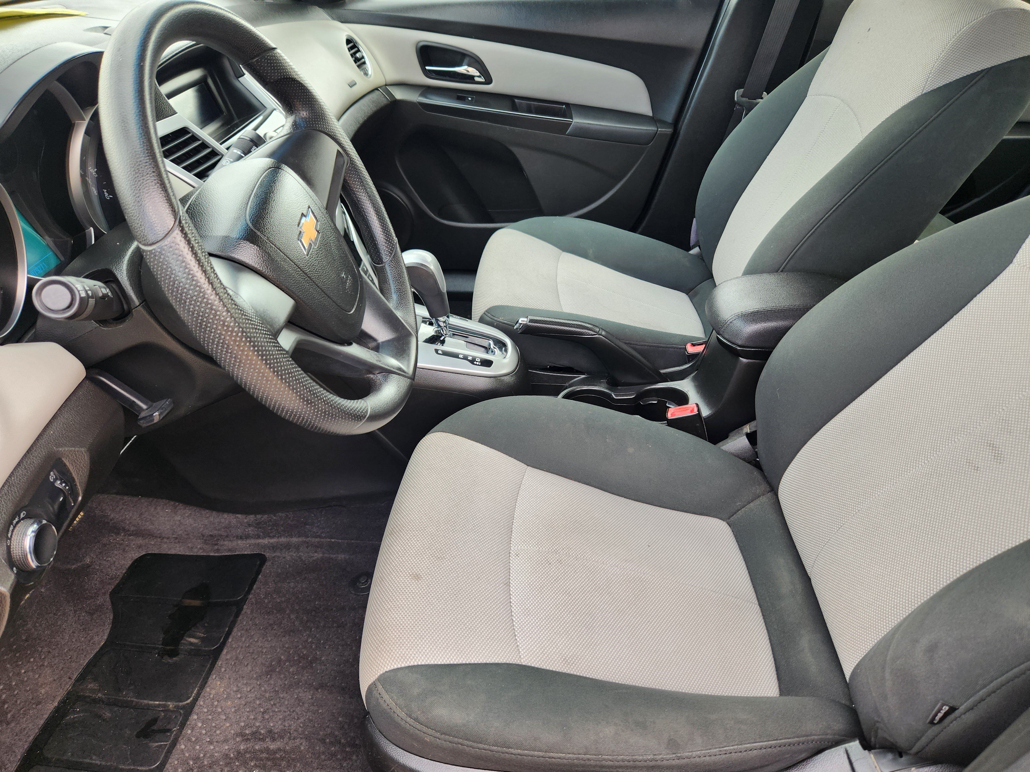 Used 2011 Chevrolet Cruze LS FWD image 9