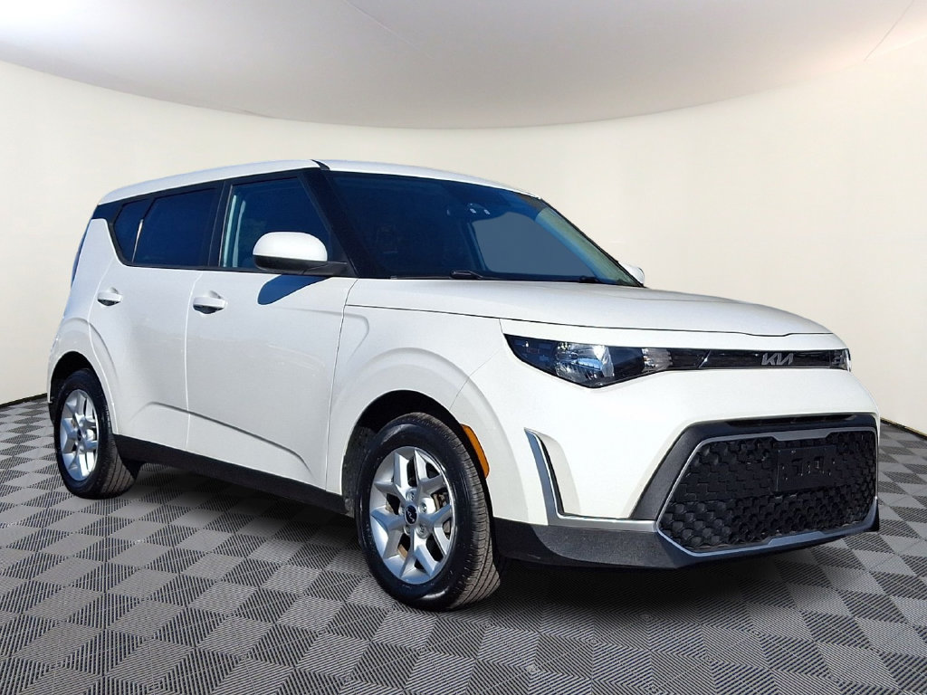 Used 2023 Kia Soul LX w/ LX Technology Package FWD image 1